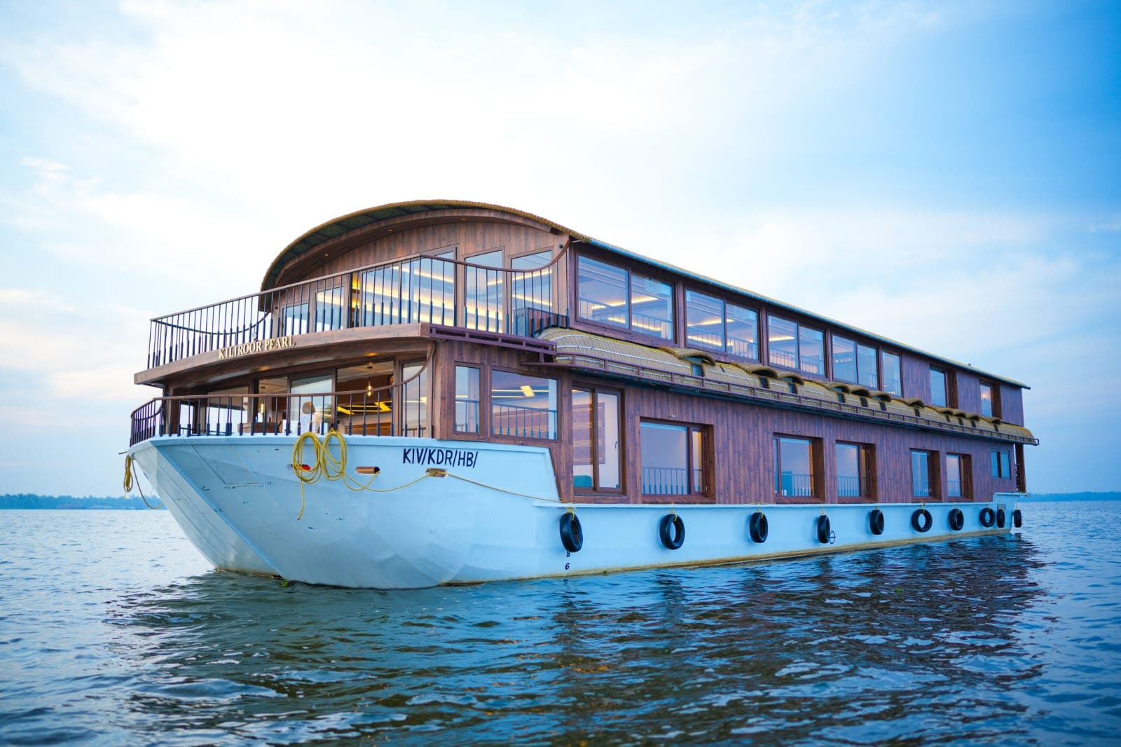 Sharing Deluxe houseboat cabin on Alleppey backwaters